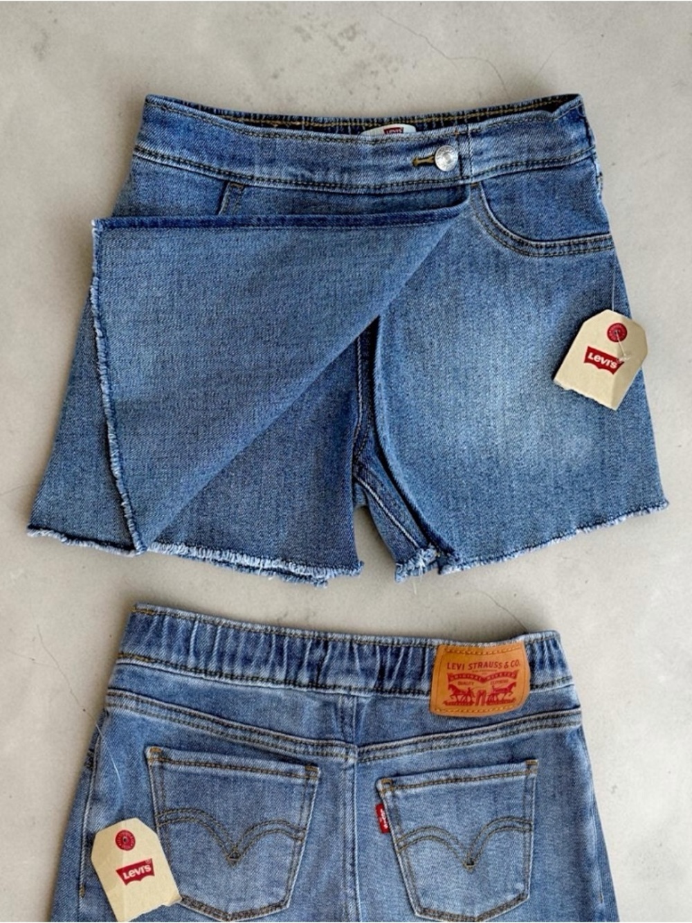 New Levi's Girls Denim Jean Skort with Frayed Shorts Hem 90s style Size 6 NWT